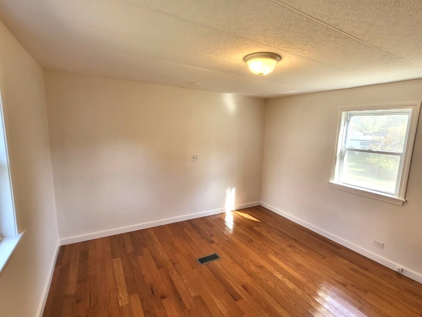 Mobile Home at 45 Redwood Drive, Halifax MA 02338, Halifax, photo 8 of 24