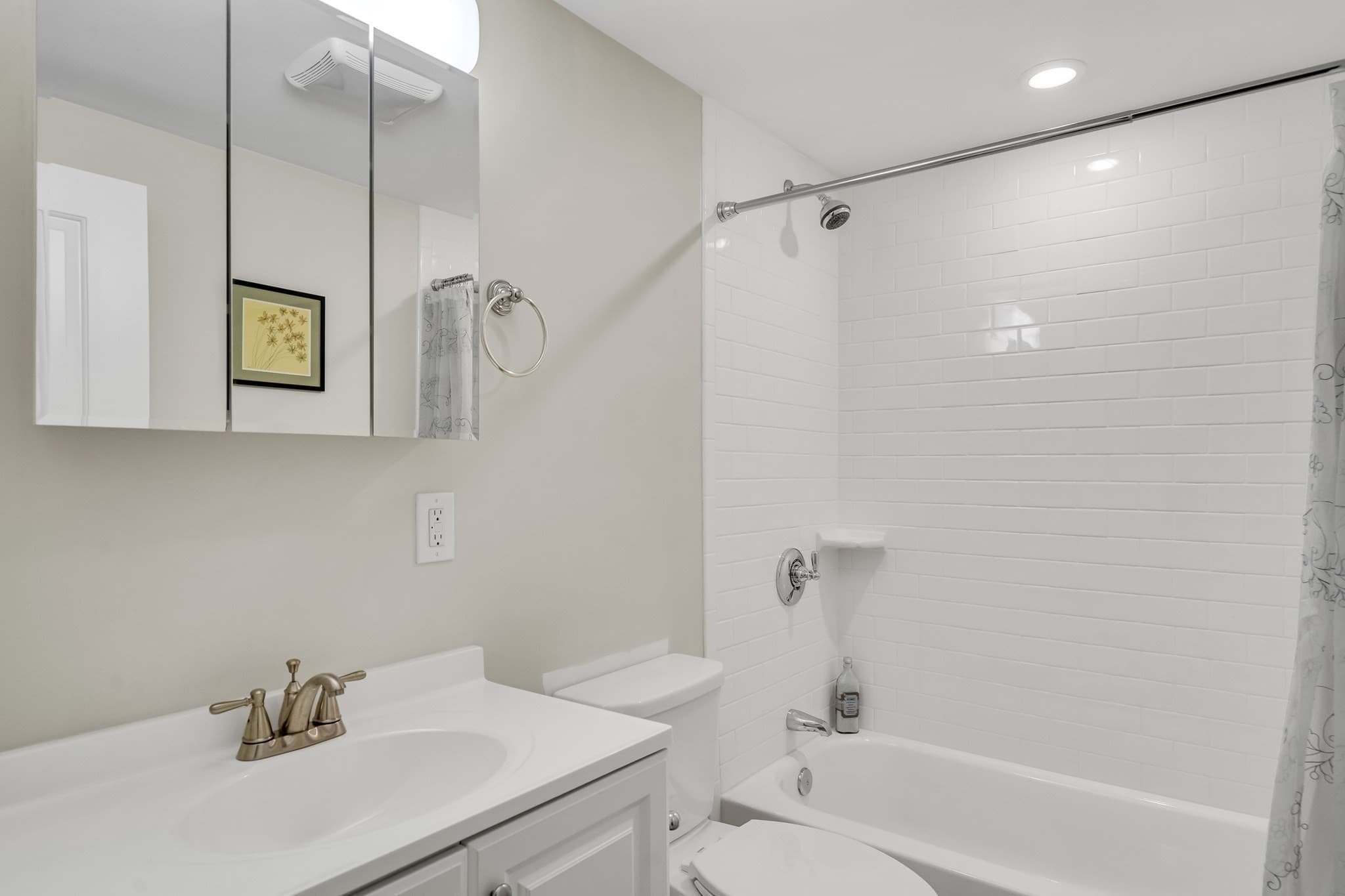 Condominium at 33 Clyde St # 1, Somerville MA 02145, Somerville, photo 25 of 29