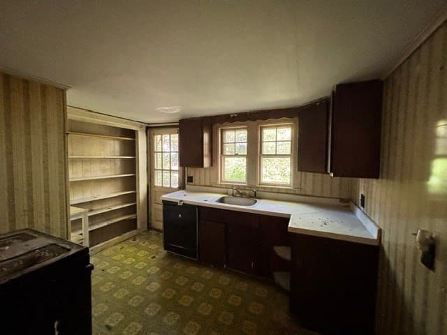 2 Family - 2 Units Up/Down at 126 Lakehurst Ave, Weymouth MA 02189, Weymouth, photo 24 of 26