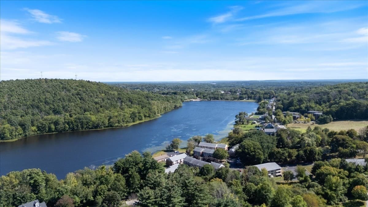 Condominium at 34 Glen Devin St # 34, Amesbury MA 01913, Amesbury, photo 37 of 41
