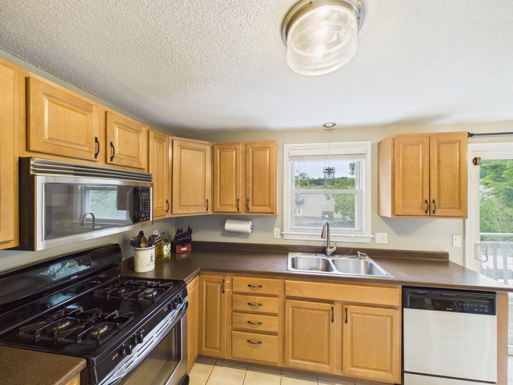 Condominium at 126 Willard Street # I, Lowell MA 01850, Lowell, photo 12 of 39