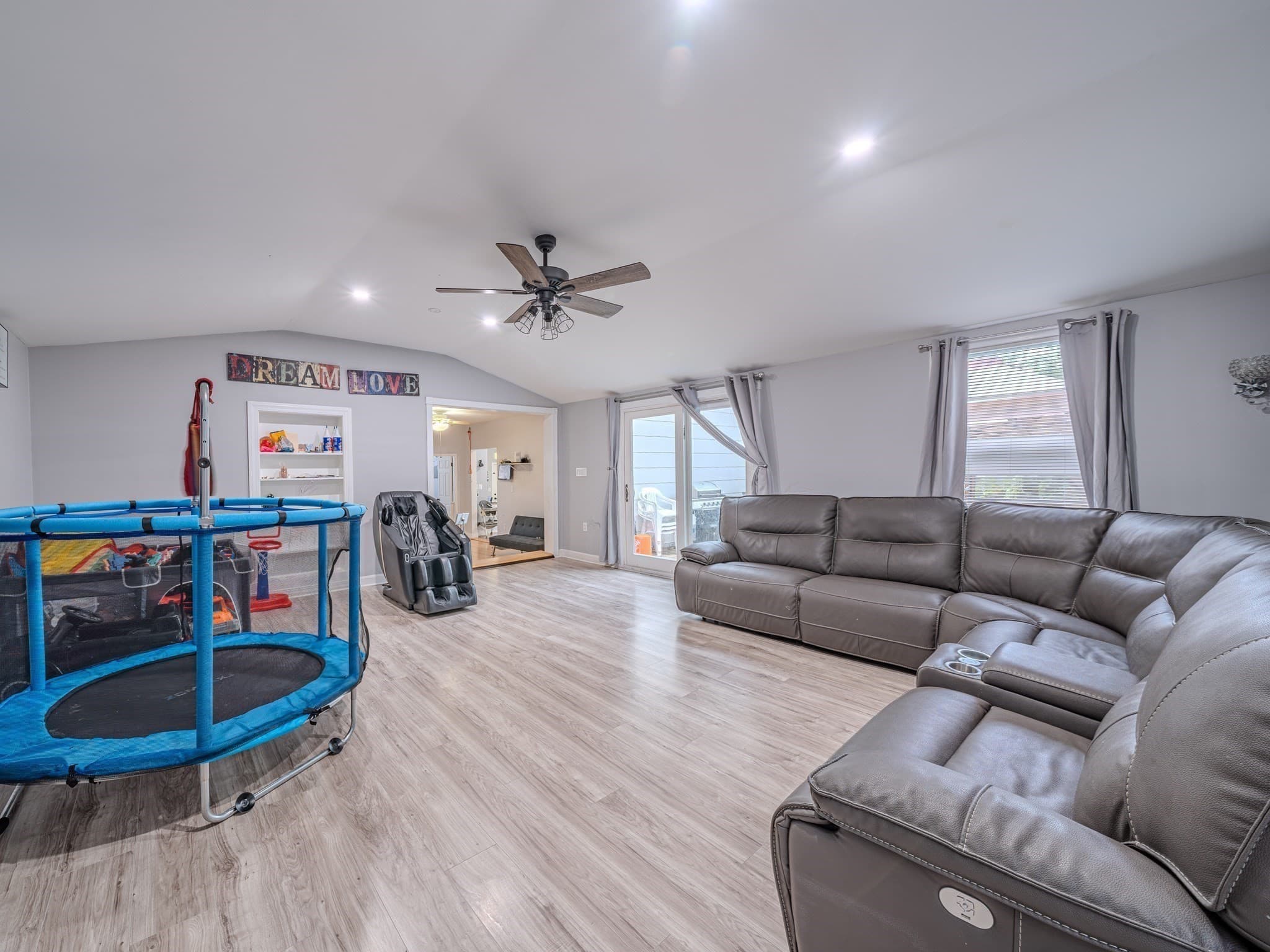 Single Family Residence at 72 Mount Vernon St, Fitchburg MA 01420, Fitchburg, photo 6 of 36