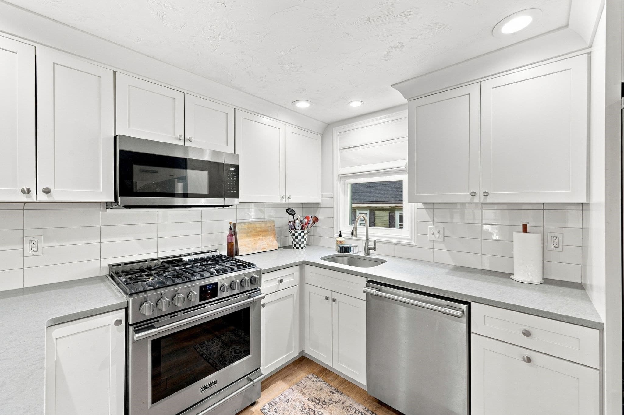 Condominium at 4 Farragut Rd # 2, Ipswich MA 01938, Ipswich, photo 12 of 33