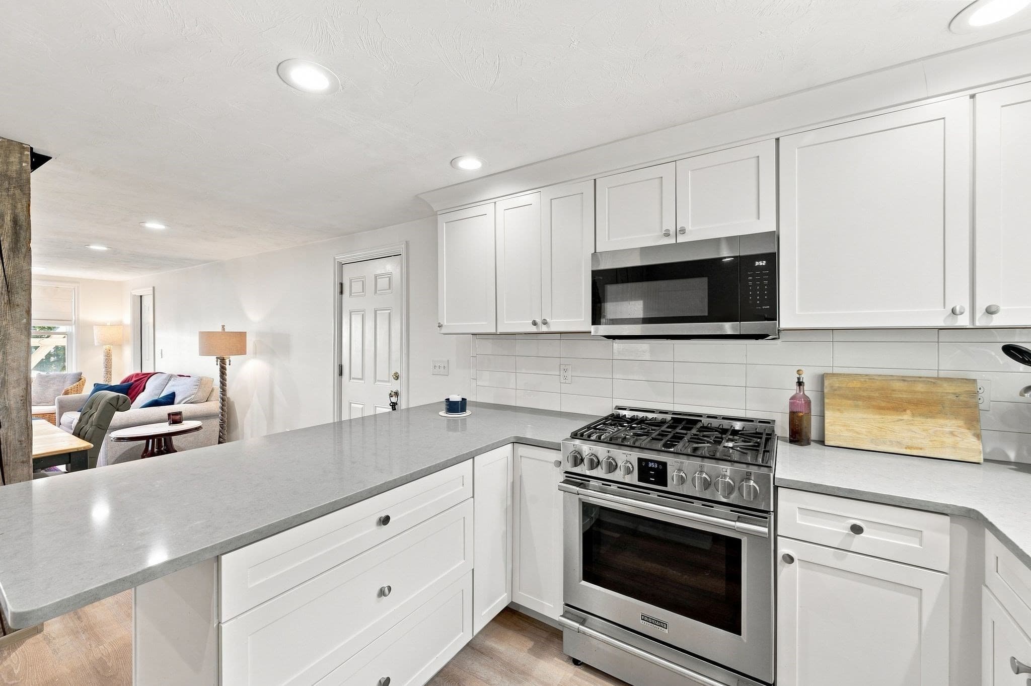 Condominium at 4 Farragut Rd # 2, Ipswich MA 01938, Ipswich, photo 11 of 33