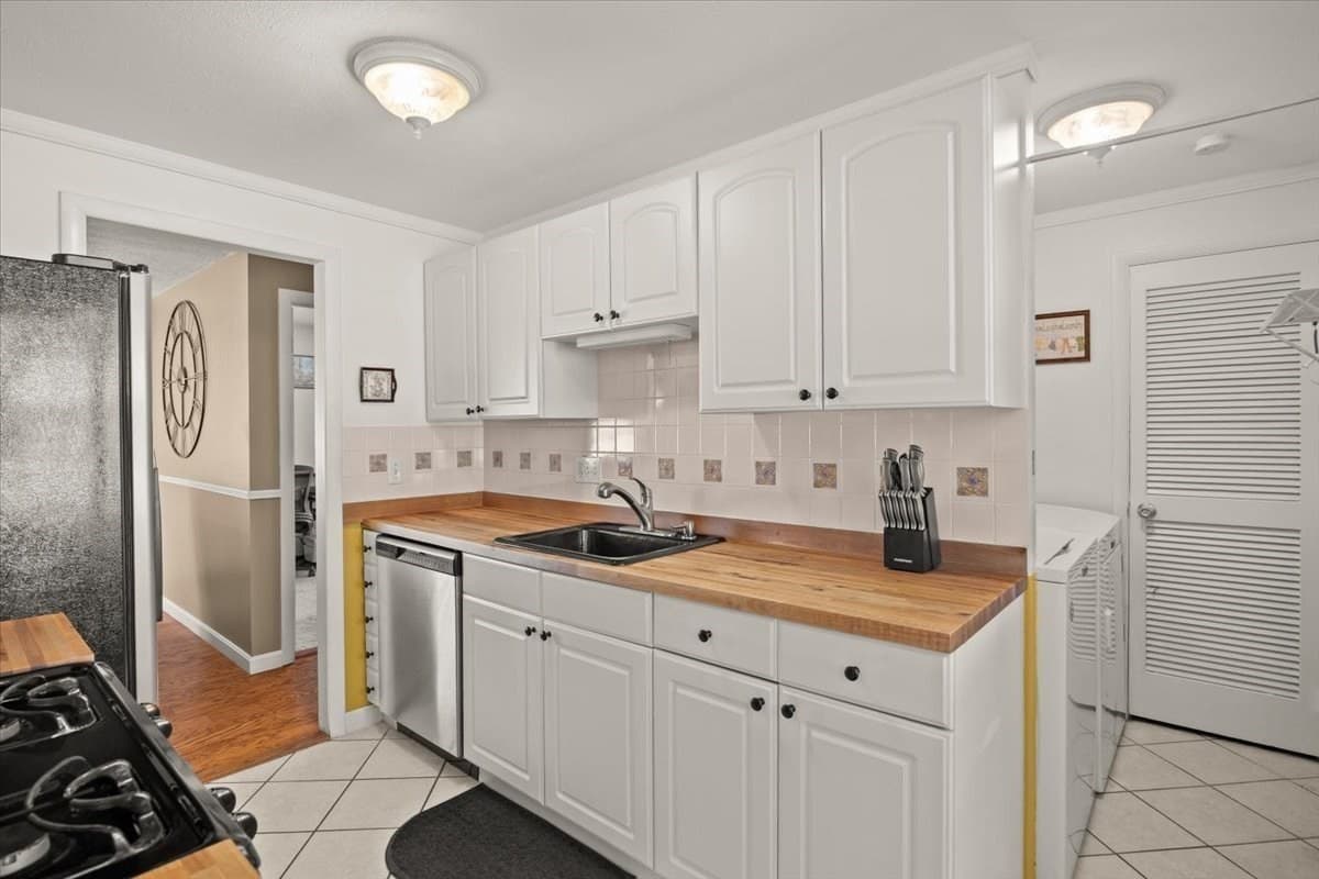 Single Family Residence at 90 Smoke Rise Cir, Swansea MA 02777, Swansea, photo 13 of 32