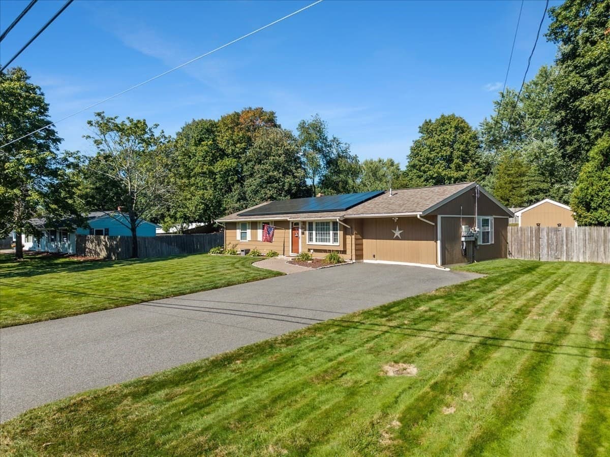 Single Family Residence at 90 Smoke Rise Cir, Swansea MA 02777, Swansea, photo 3 of 32