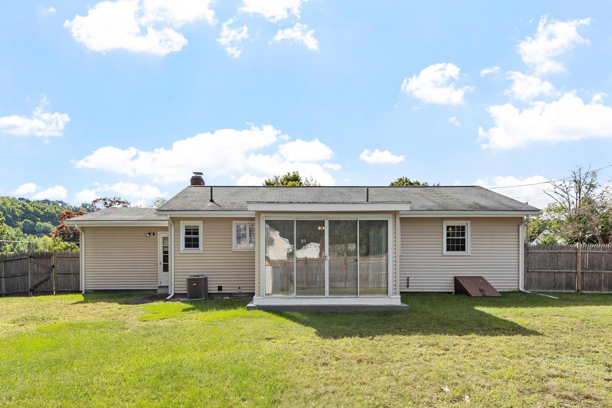 Single Family Residence at 6 Fuller Dr, Marlborough MA 01752, Marlborough, photo 2 of 30