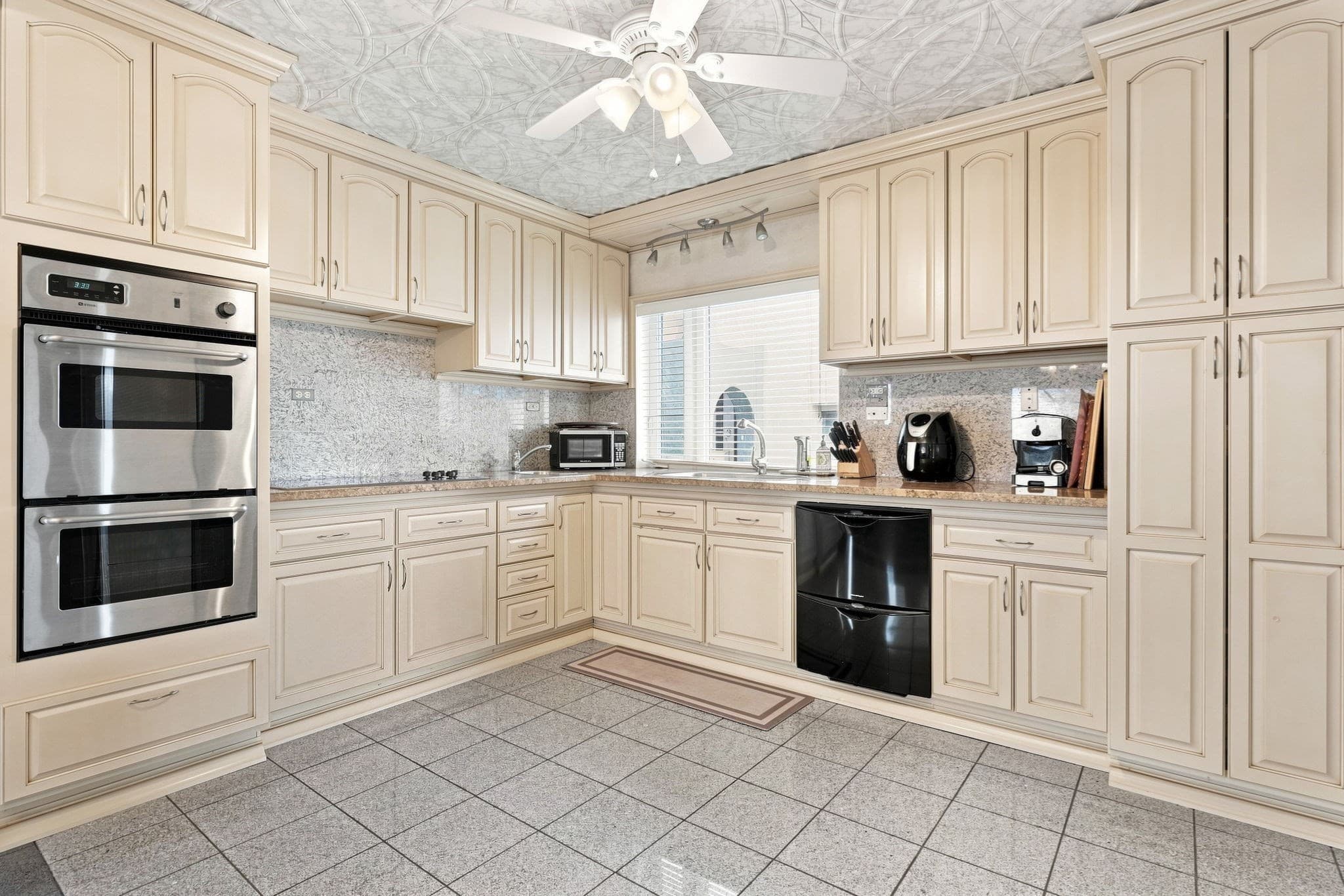 Single Family Residence at 94 Winthrop Shore Dr, Winthrop MA 02152, Winthrop, photo 10 of 42