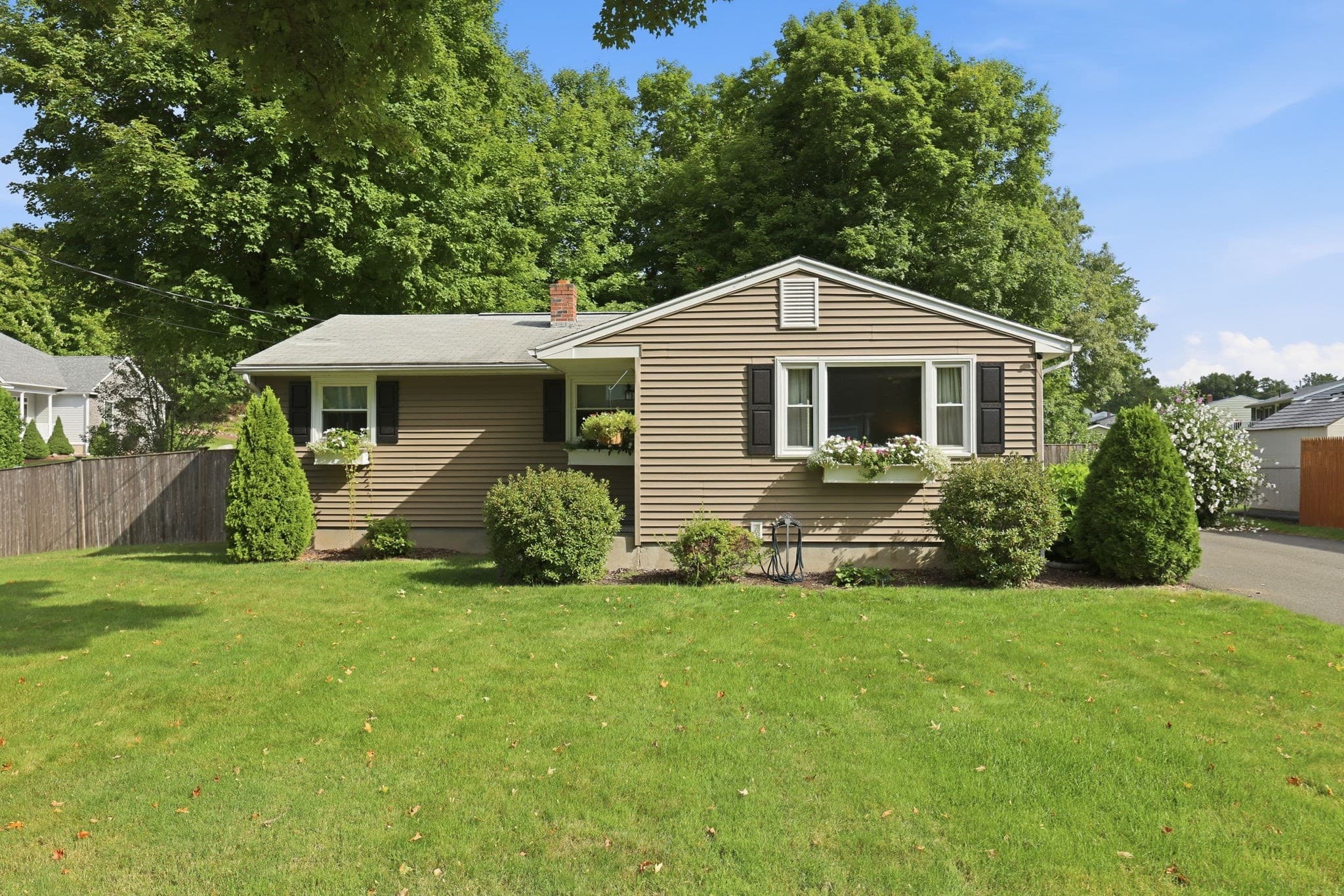 393 Cherry St, Holyoke MA 01040