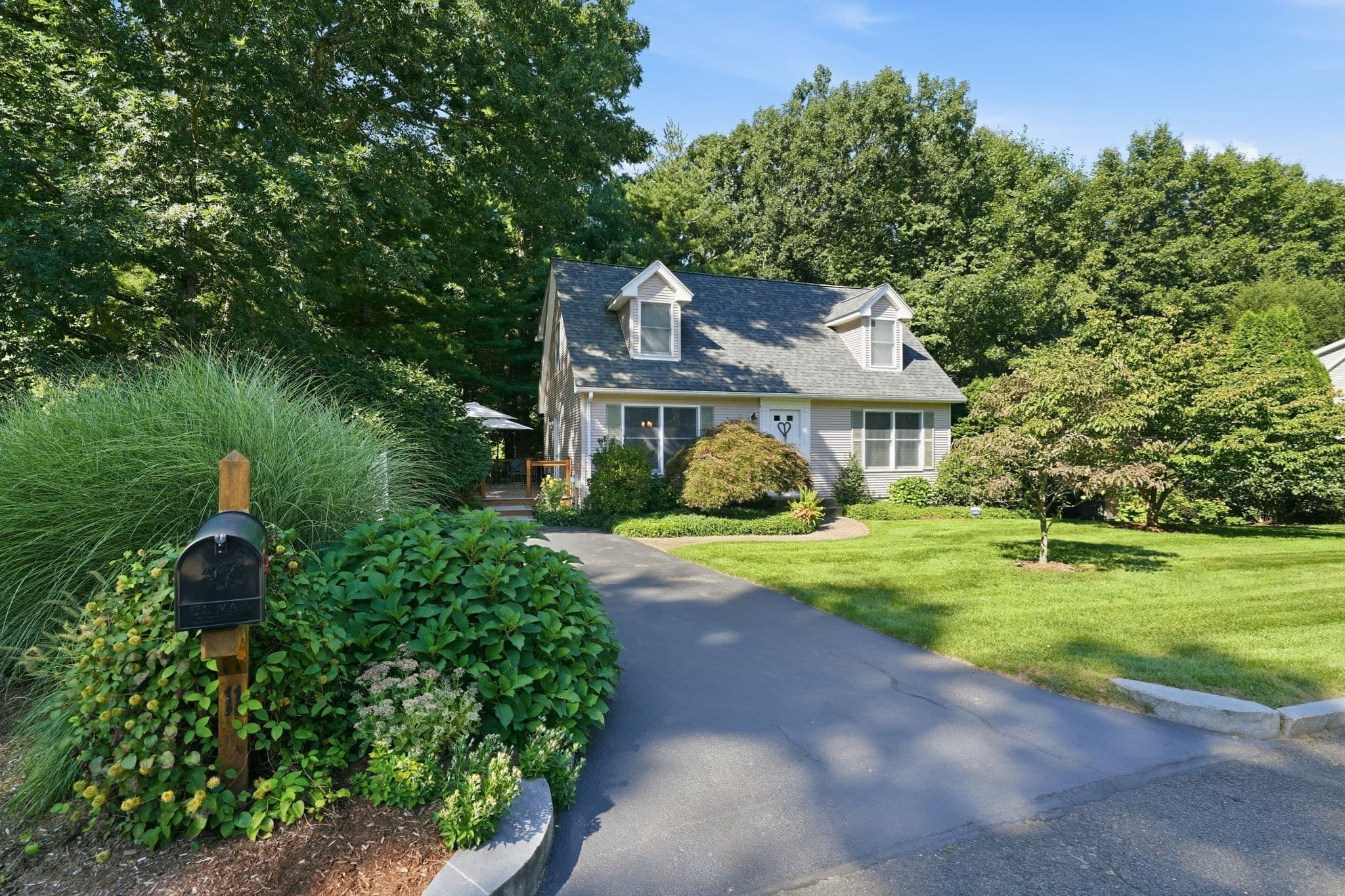 11 Stephanie Cir, Springfield MA 01129
