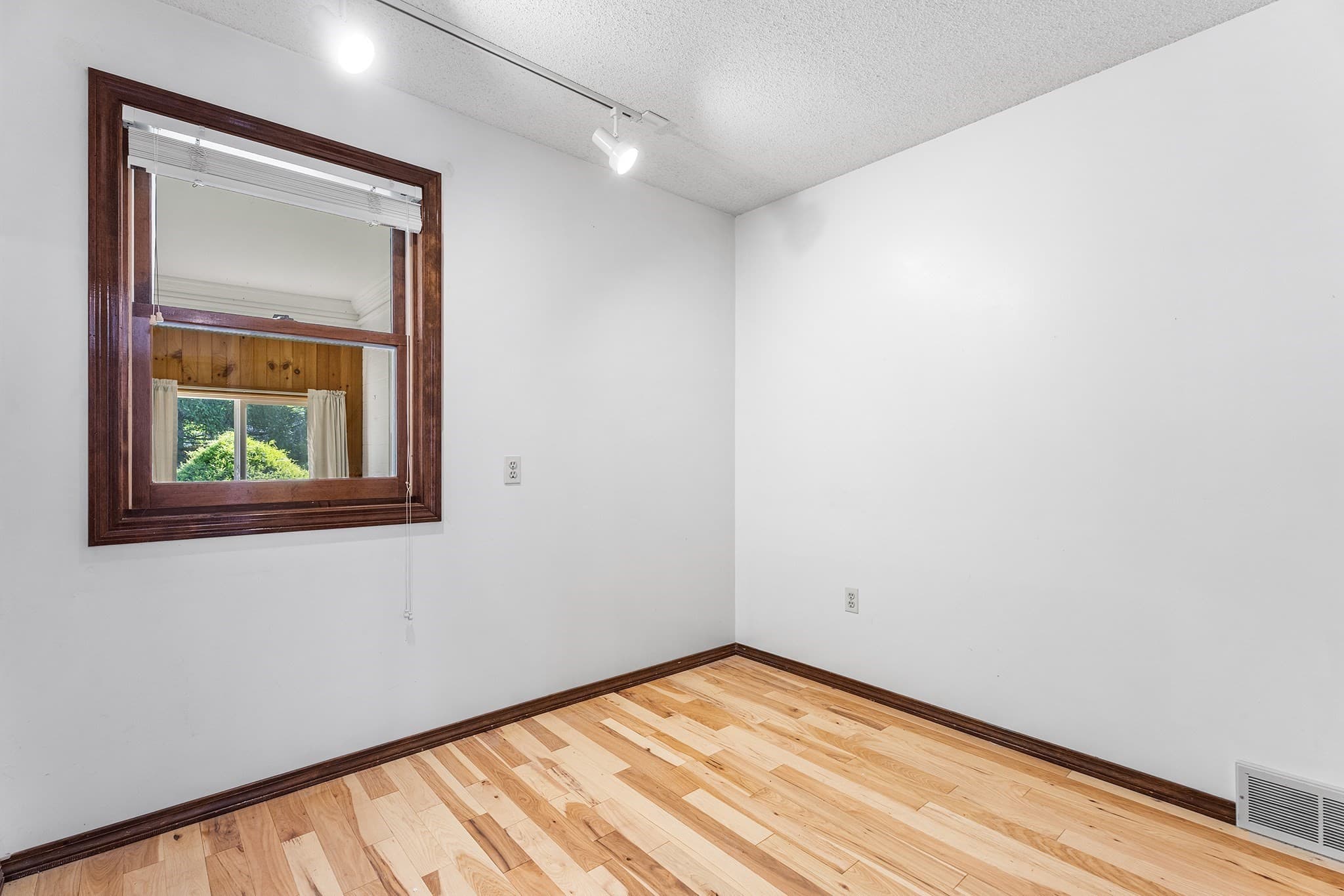 Single Family Residence at 9 Jim Ash Rd, Palmer MA 01069, Palmer, photo 20 of 37