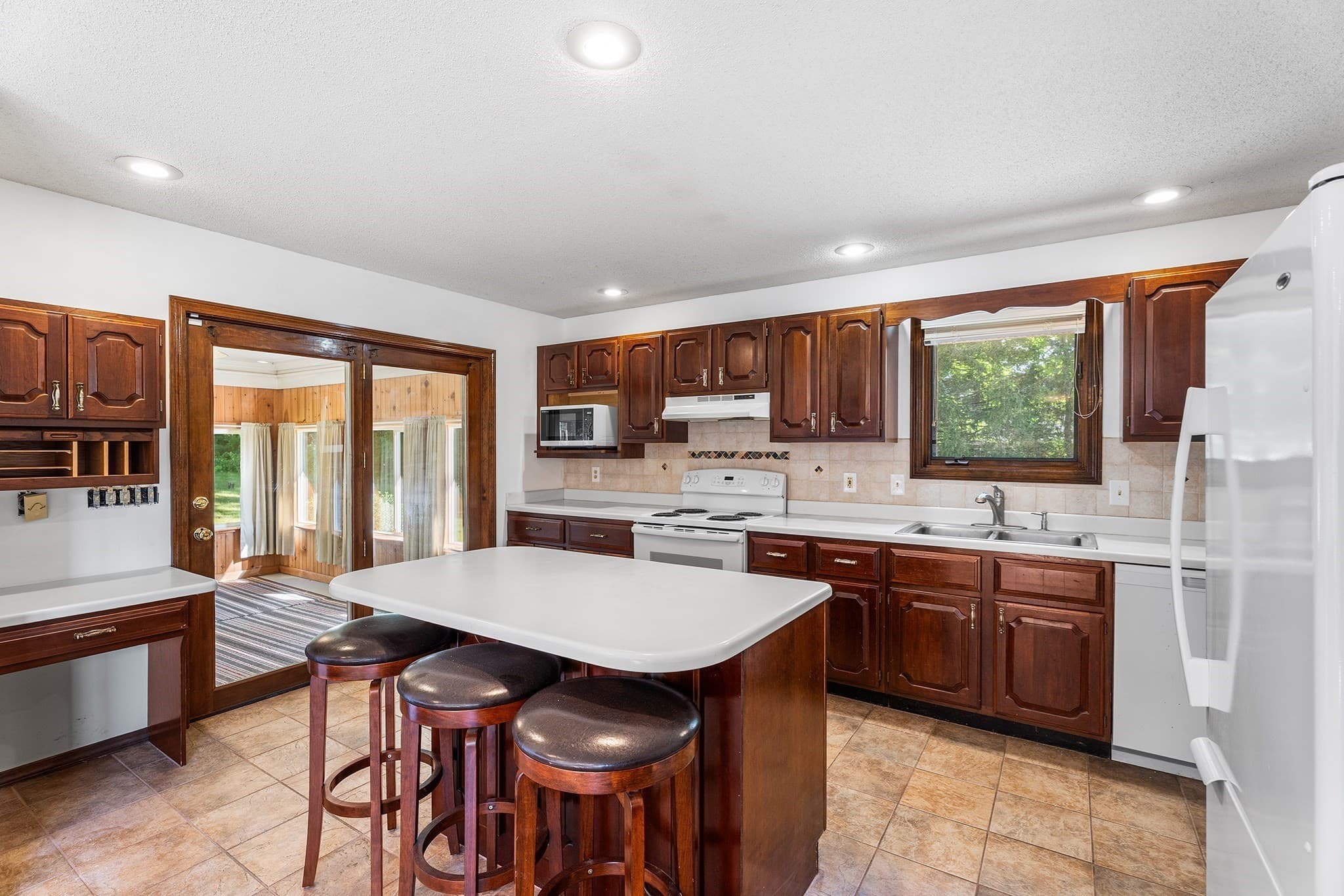 Single Family Residence at 9 Jim Ash Rd, Palmer MA 01069, Palmer, photo 10 of 37