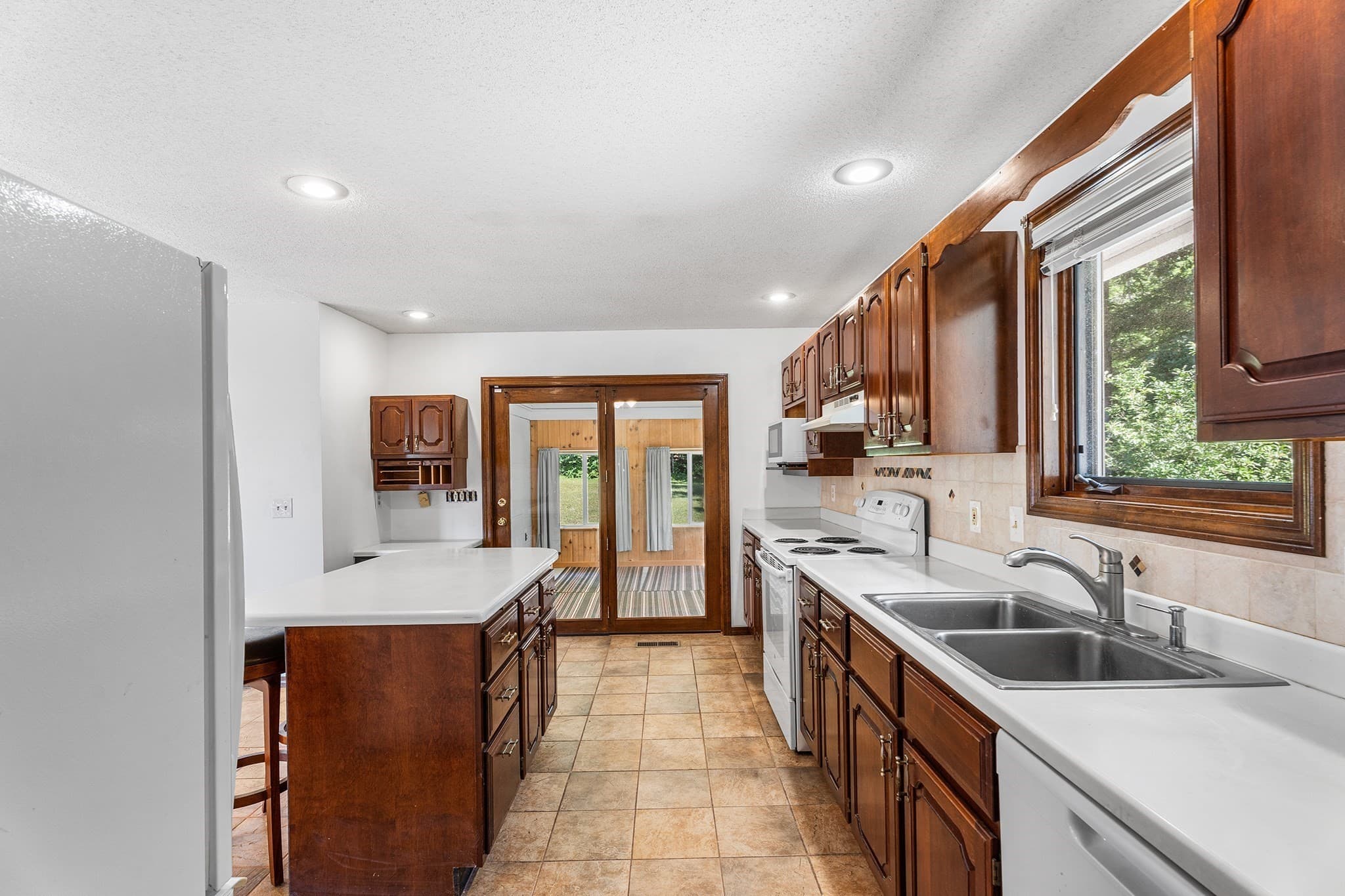 Single Family Residence at 9 Jim Ash Rd, Palmer MA 01069, Palmer, photo 11 of 37