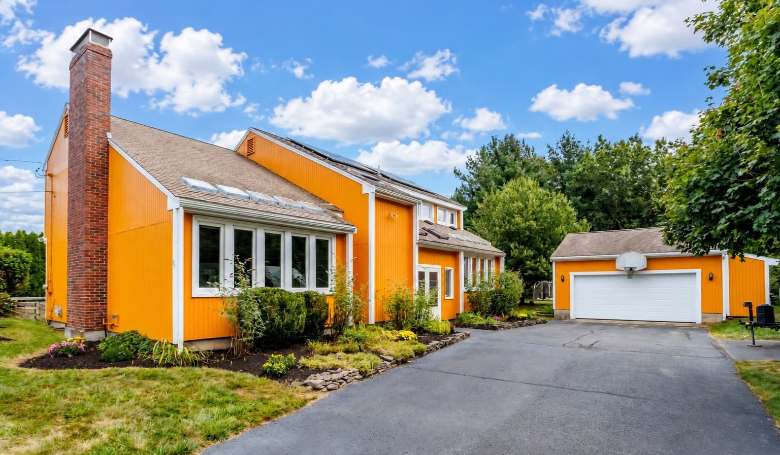 27 Lee St, Lancaster MA 01523