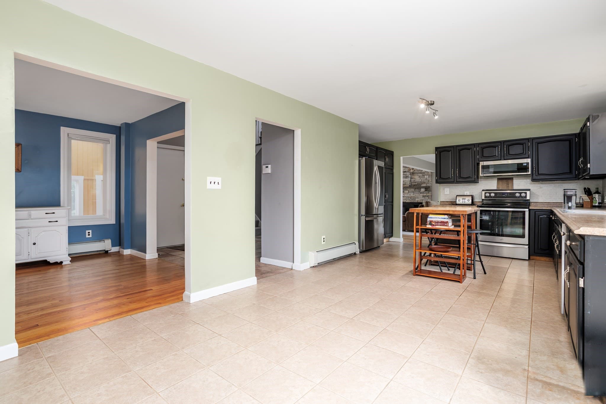 Single Family Residence at 27 Lee St, Lancaster MA 01523, Lancaster, photo 9 of 42