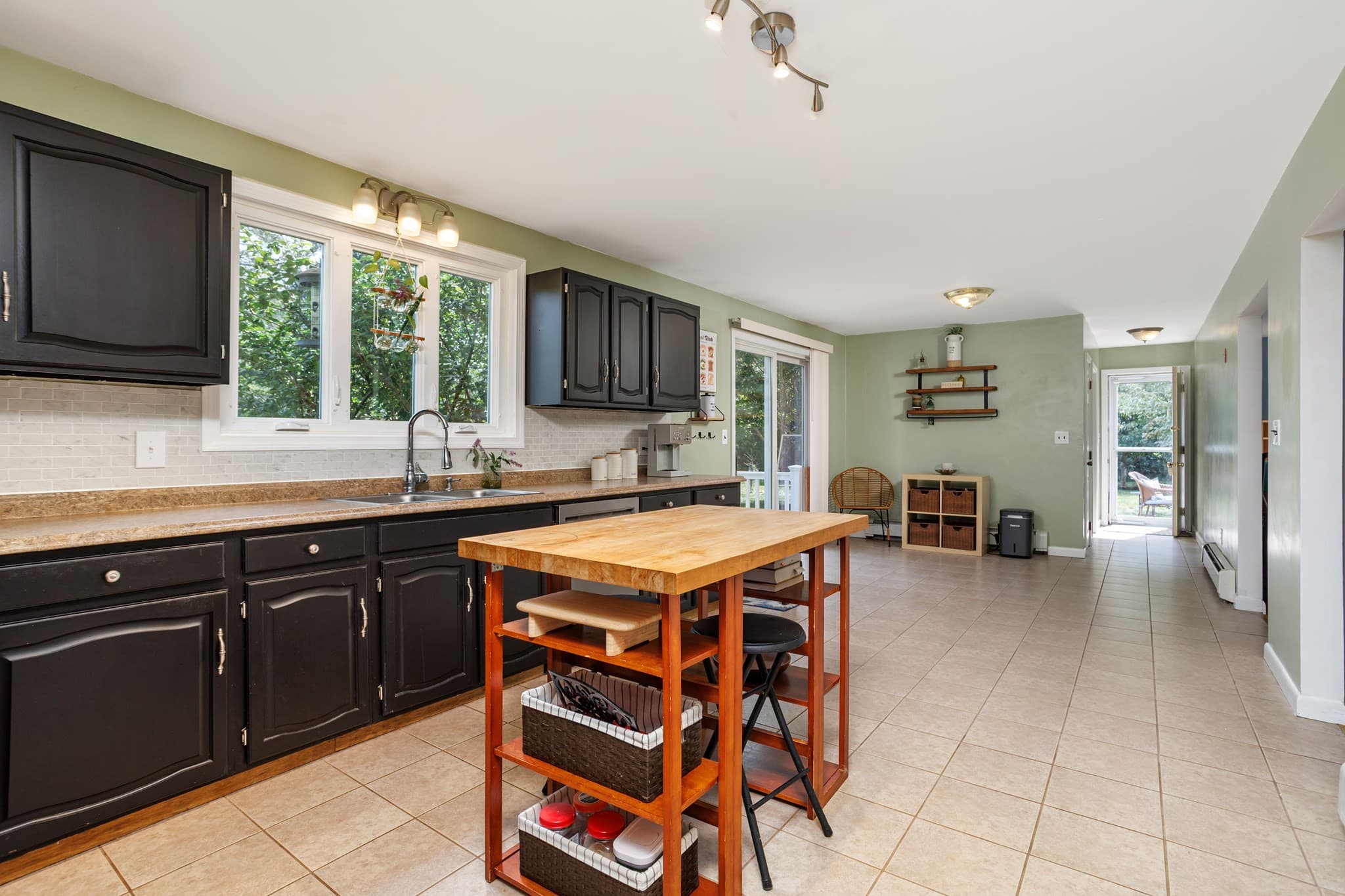 Single Family Residence at 27 Lee St, Lancaster MA 01523, Lancaster, photo 8 of 42