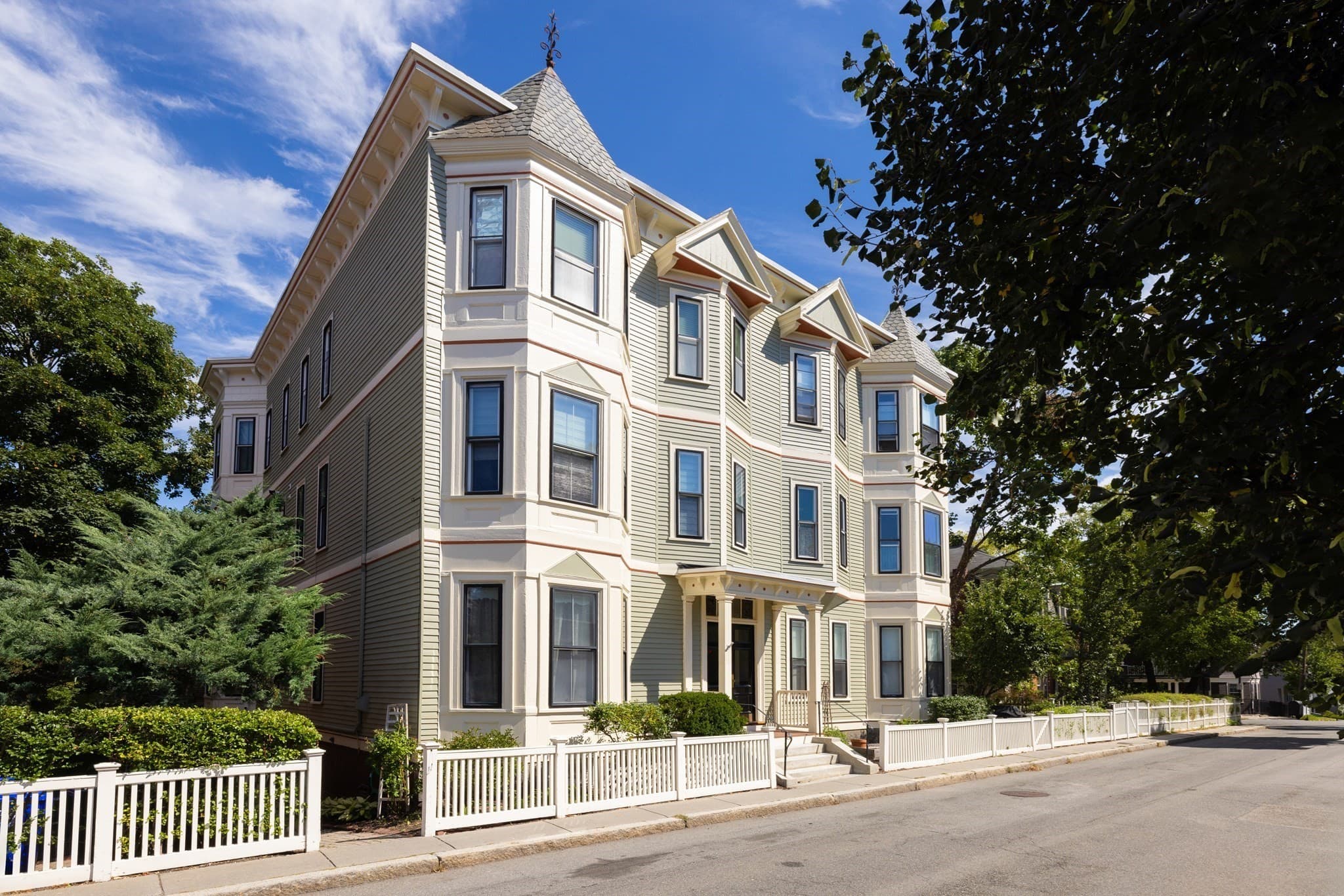 38 Linden St # 4, Brookline MA 02445