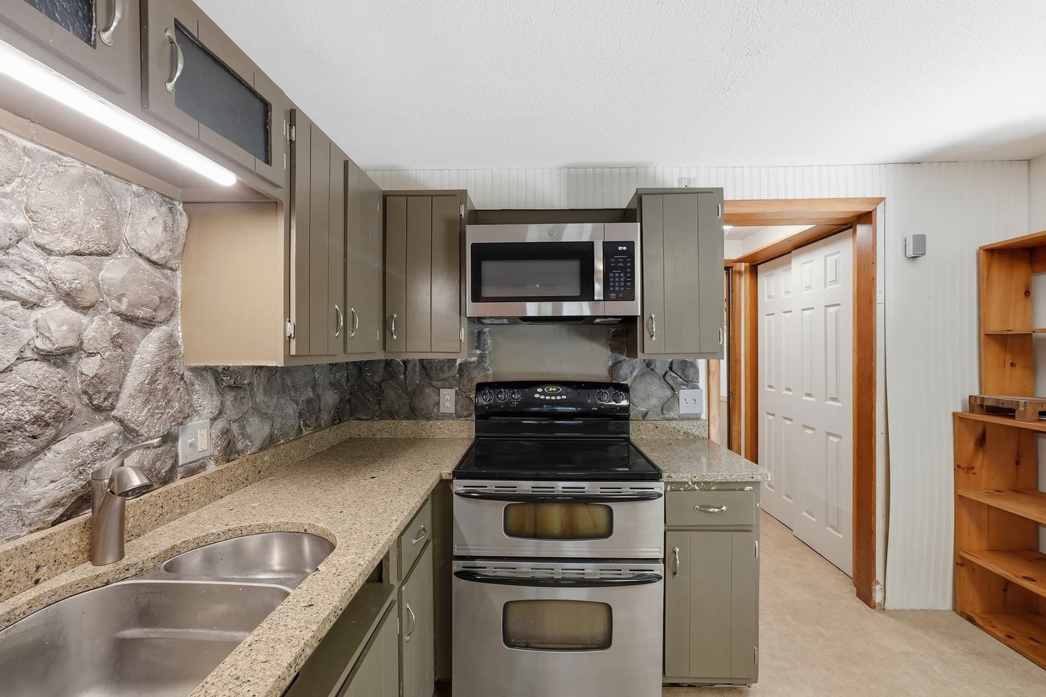 Single Family Residence at 5 Old Farm Cir, Belchertown MA 01007, Belchertown, photo 12 of 42