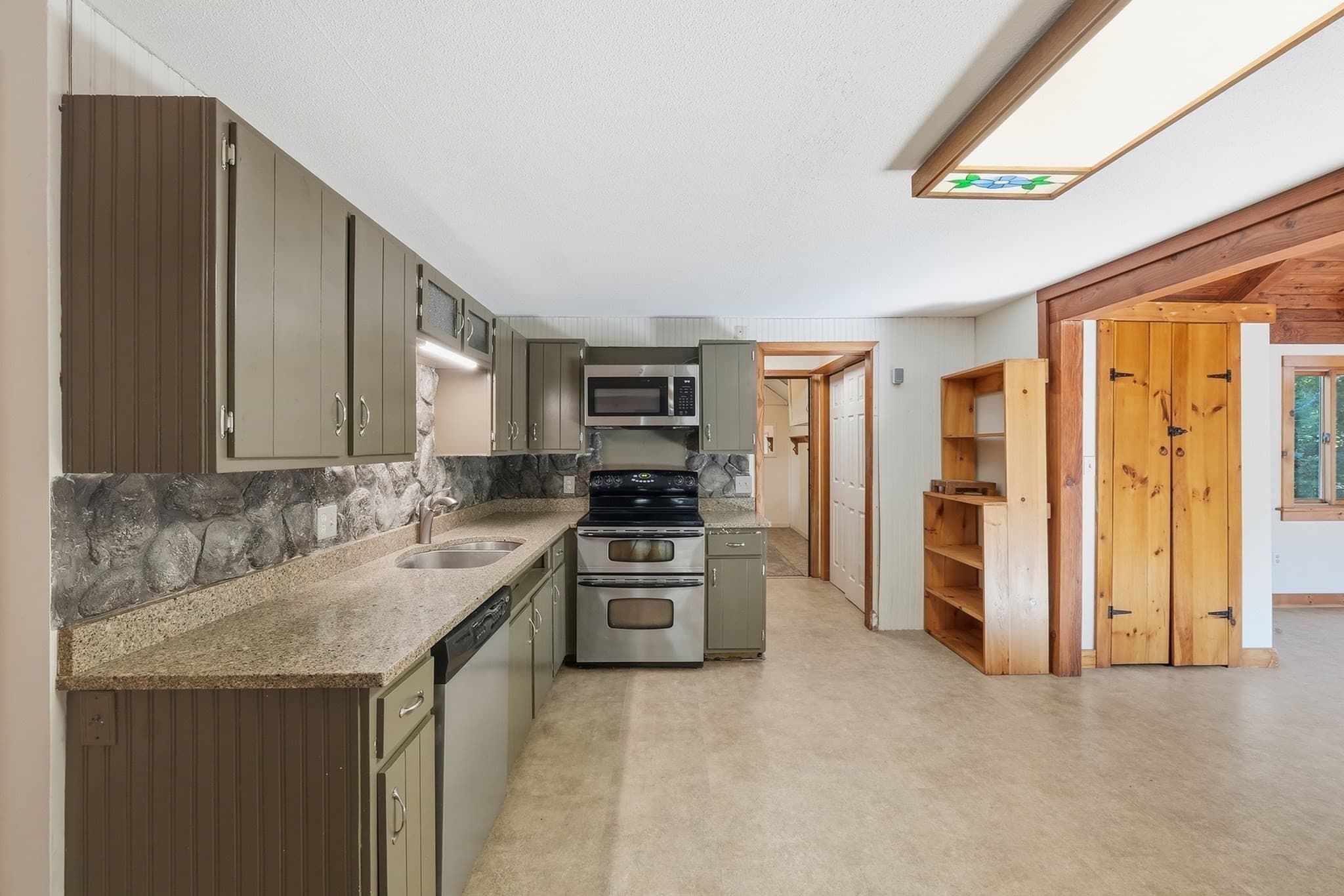 Single Family Residence at 5 Old Farm Cir, Belchertown MA 01007, Belchertown, photo 11 of 42
