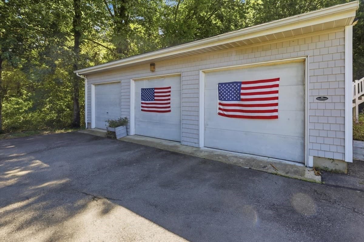 Single Family Residence at 770 Old Warren Rd, Swansea MA 02777, Swansea, photo 6 of 41