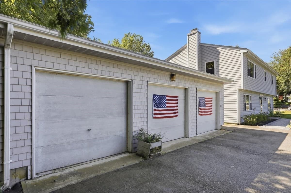 Single Family Residence at 770 Old Warren Rd, Swansea MA 02777, Swansea, photo 5 of 41