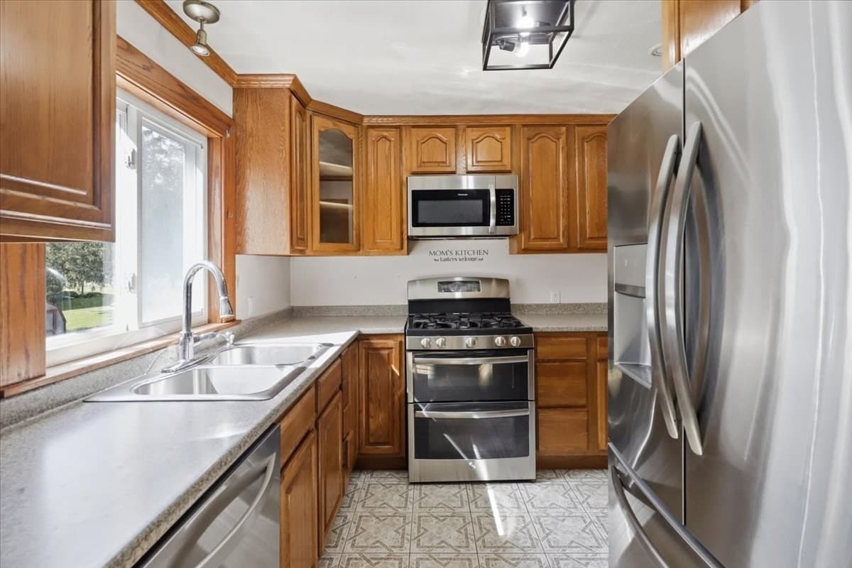 Single Family Residence at 770 Old Warren Rd, Swansea MA 02777, Swansea, photo 19 of 41