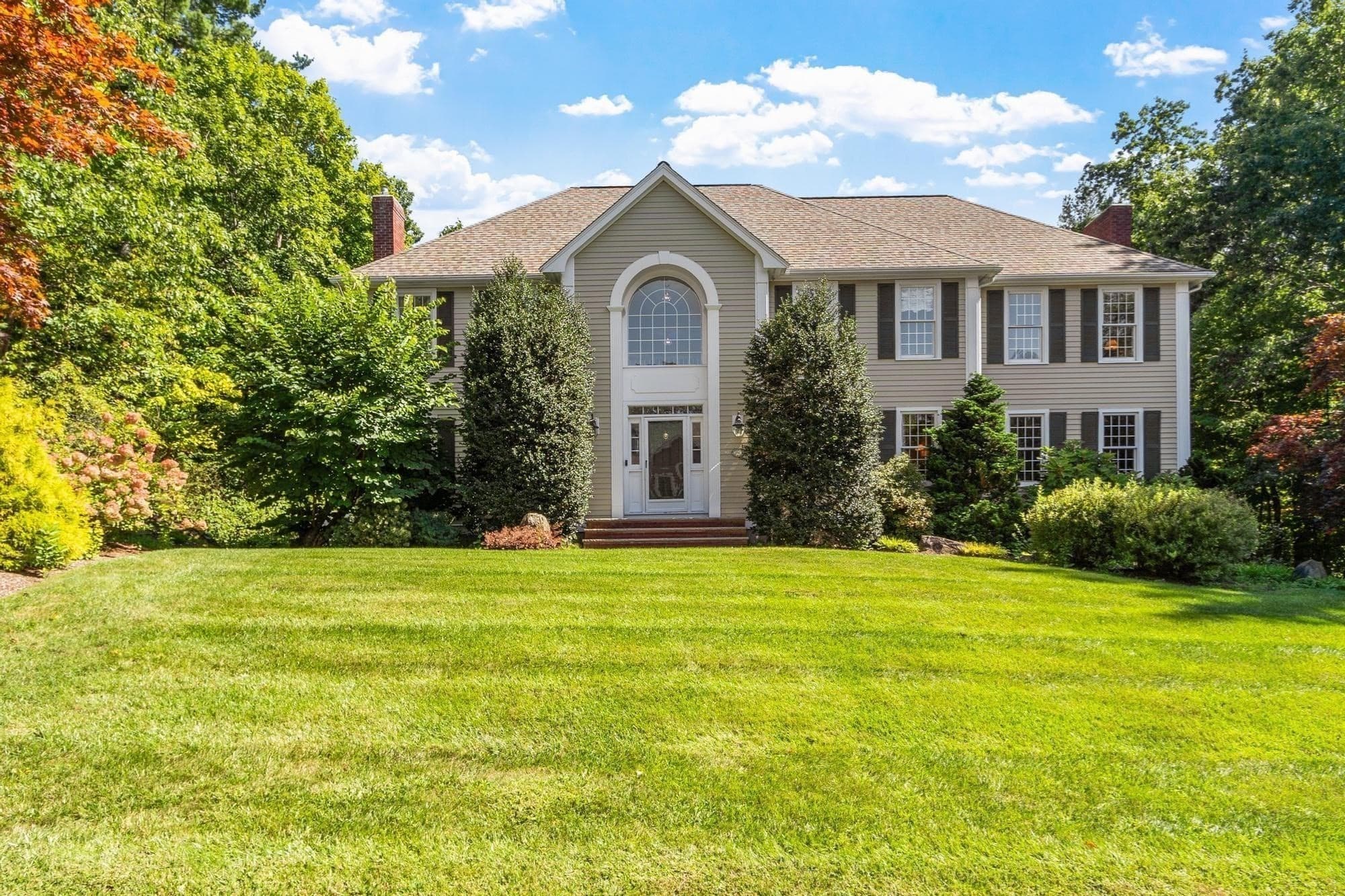 Single Family Residence at 282 Blue Ridge Rd, North Andover MA 01845, North Andover, photo 2 of 42