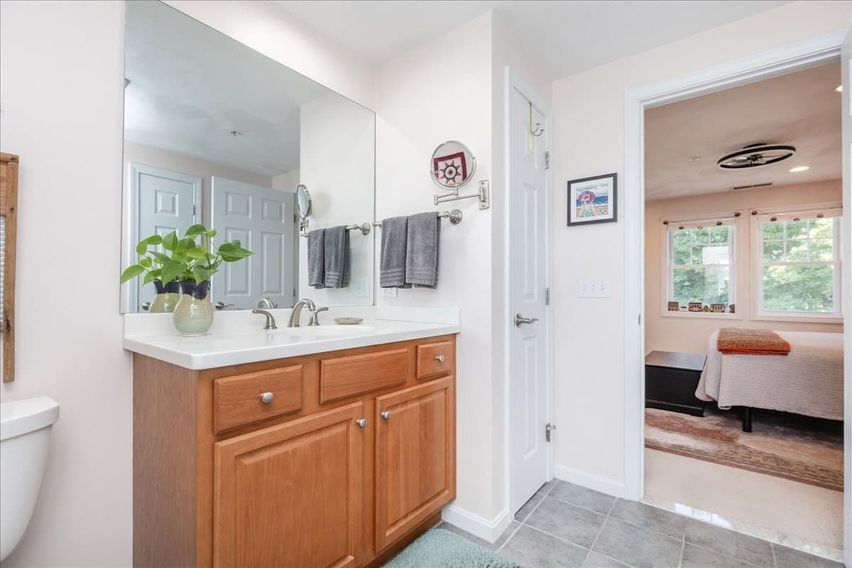 Condominium at 14-1/2 Roundy St # 4, Beverly MA 01915, Beverly, photo 17 of 37
