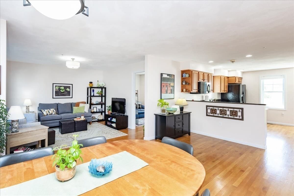 Condominium at 14-1/2 Roundy St # 4, Beverly MA 01915, Beverly, photo 22 of 37