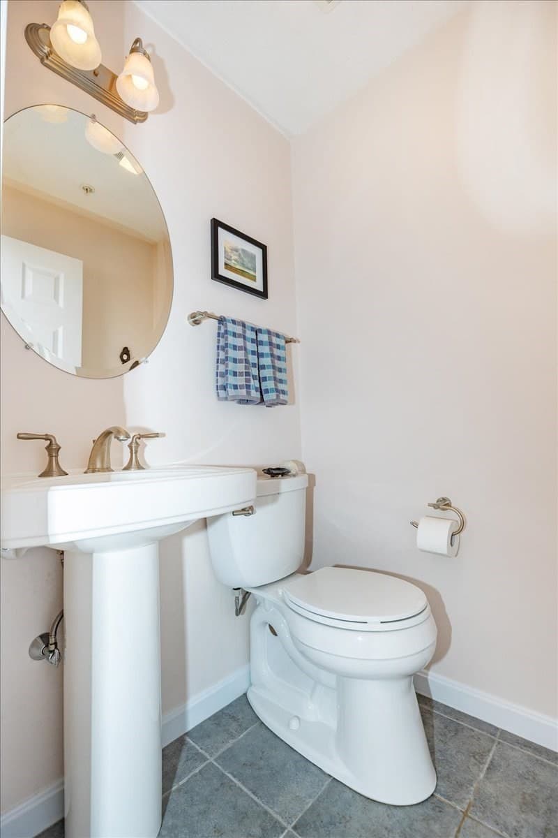 Condominium at 14-1/2 Roundy St # 4, Beverly MA 01915, Beverly, photo 24 of 37