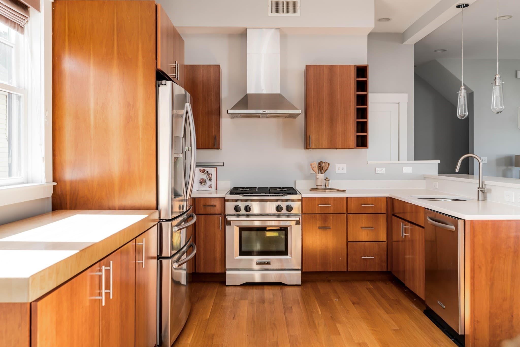 152 Albion St # A, Somerville MA 02144