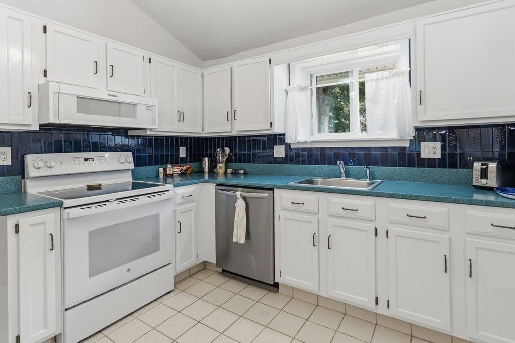 Condominium at 58-C58 Harbor Lights Rd # c58, Bourne MA 02532, Bourne, photo 11 of 19