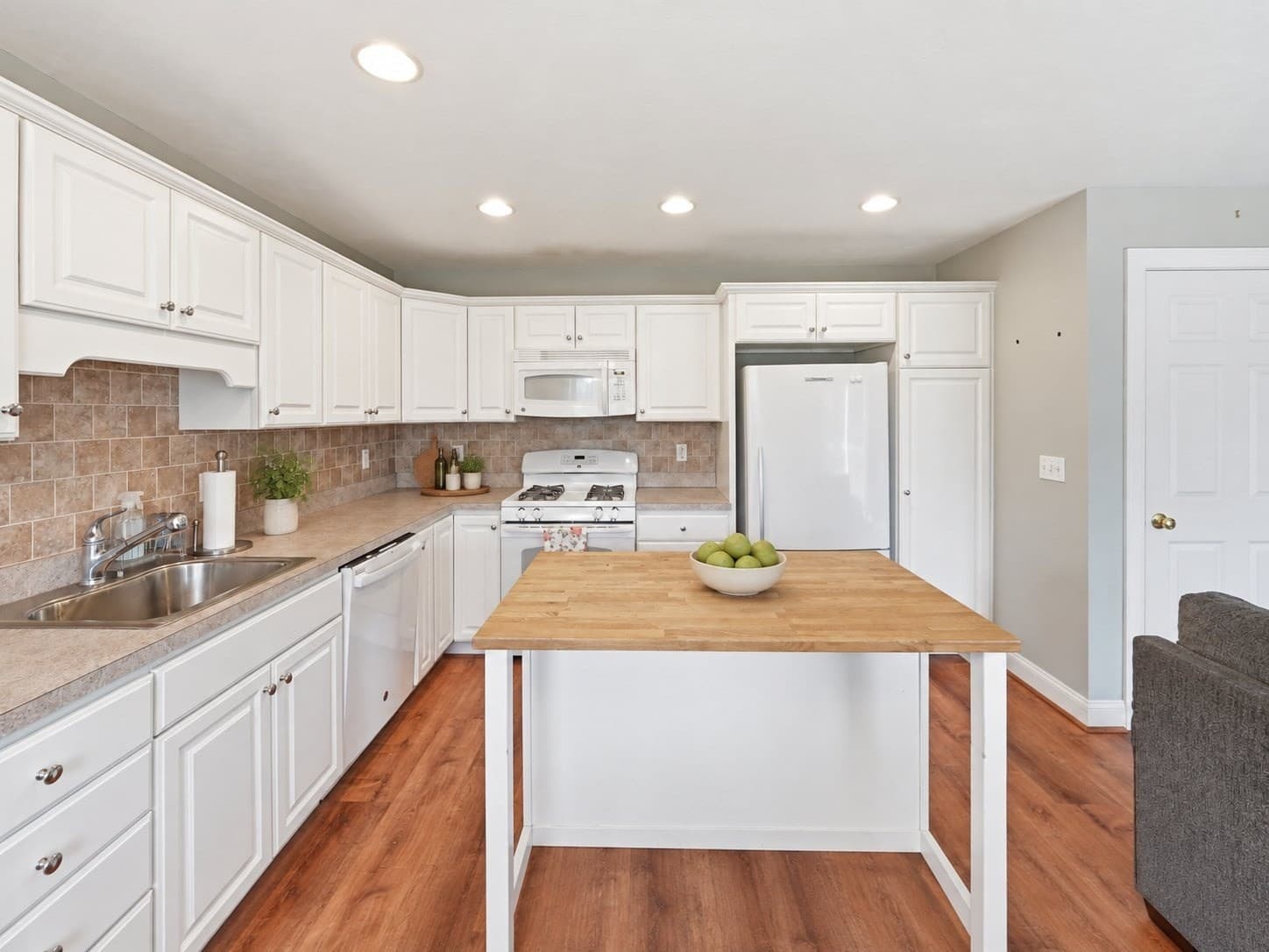 Condominium at 42 Longview Cir # B, Ayer MA 01432, Ayer, photo 5 of 24