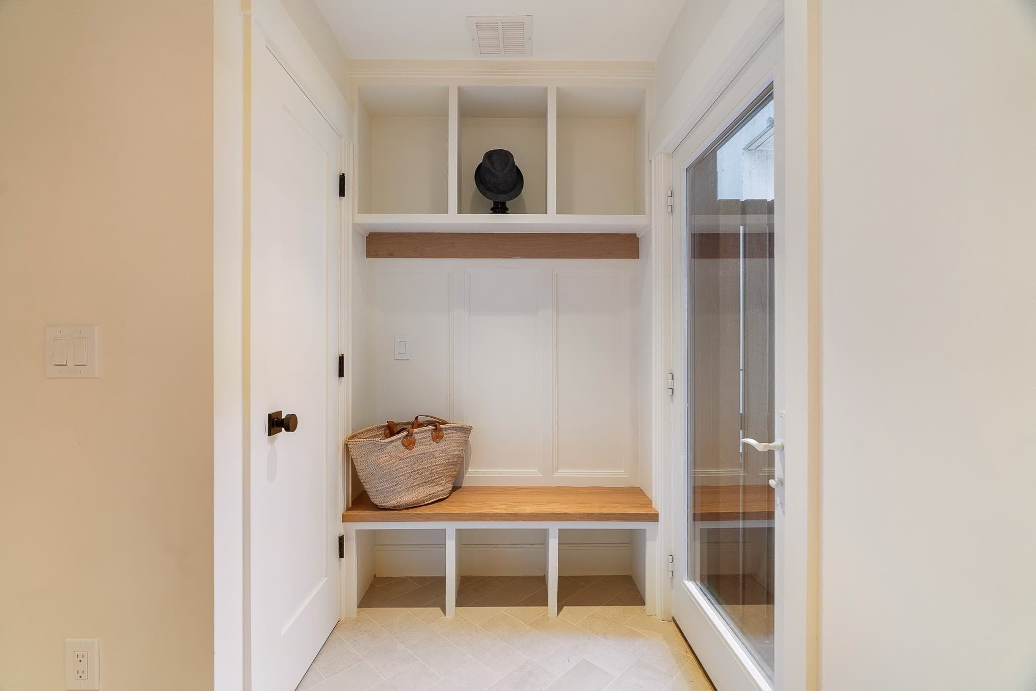 Condominium at 9B Mt. Auburn Street # B, Cambridge MA 02138, Cambridge, photo 2 of 33