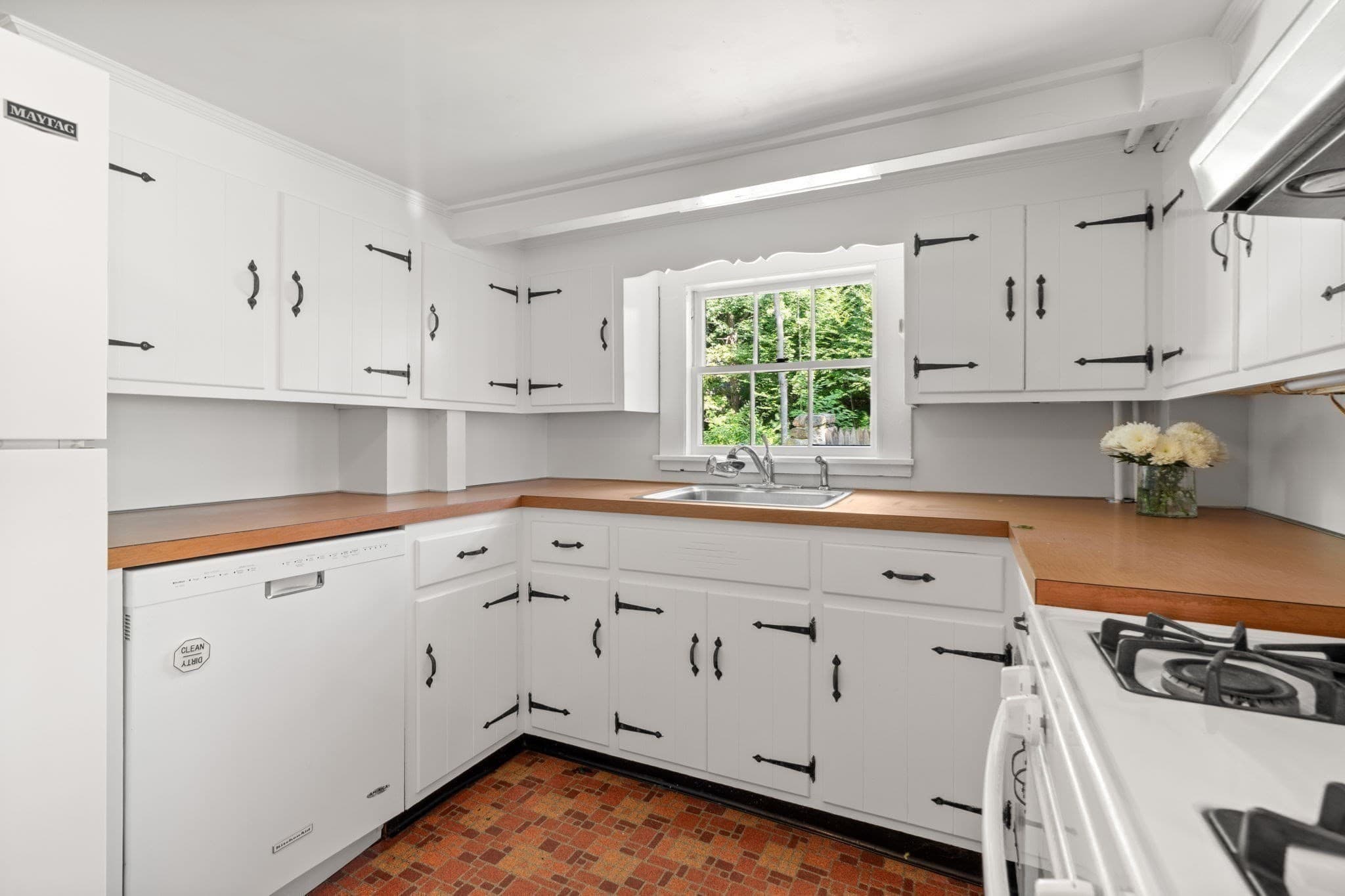 Single Family Residence at 25 Bennett St, Manchester MA 01944, Manchester, photo 6 of 26