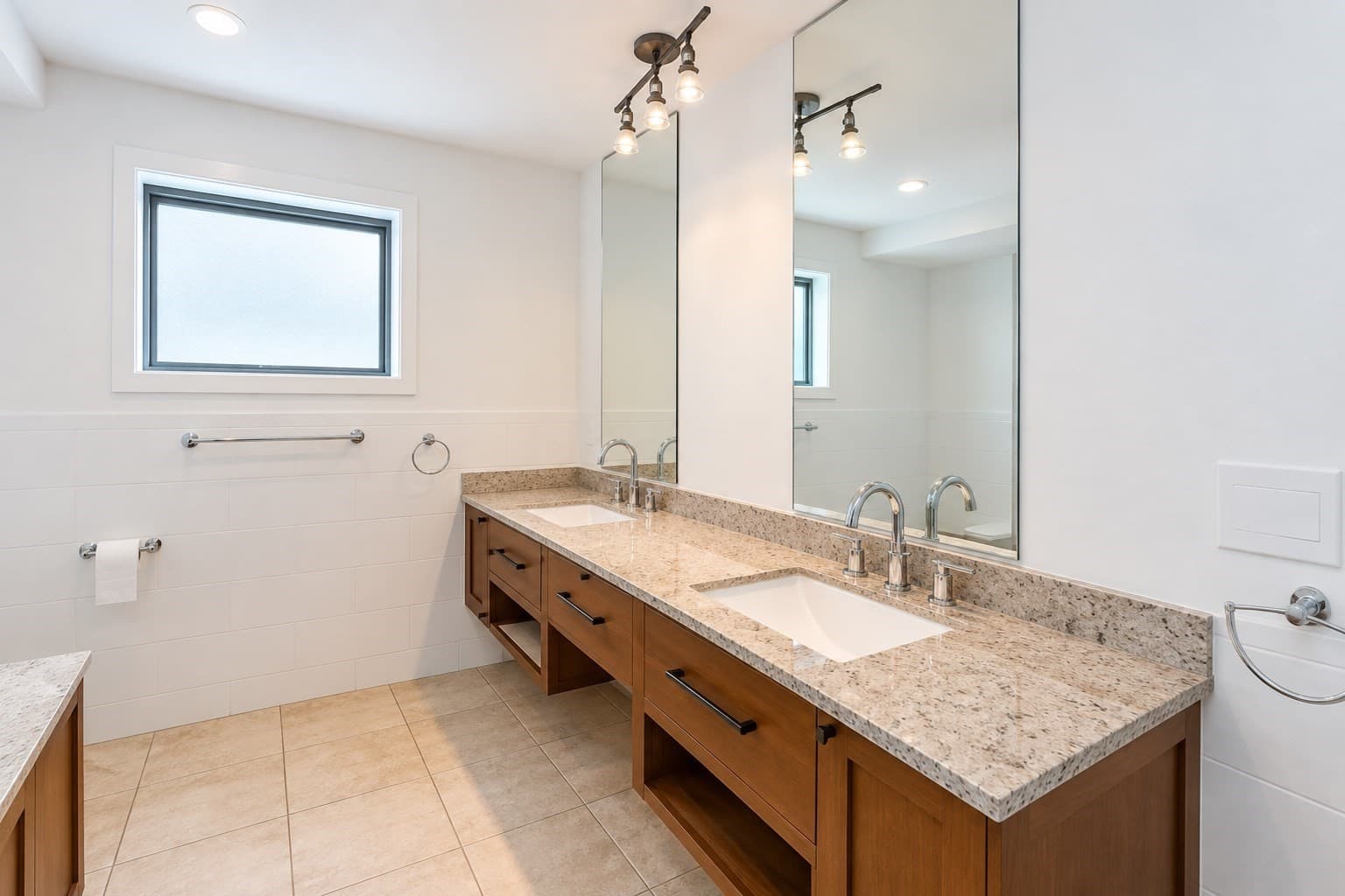 Condominium at 2021 Commonwealth Ave # B, Boston MA 02135, photo 15 of 16