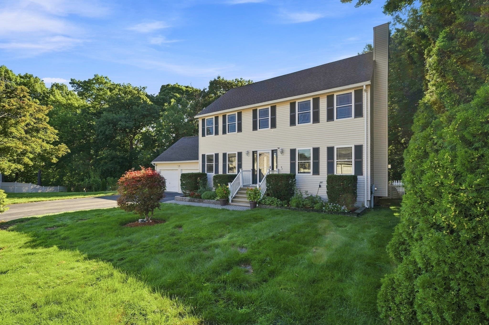 5 Lady Slipper Ln, Methuen MA 01844