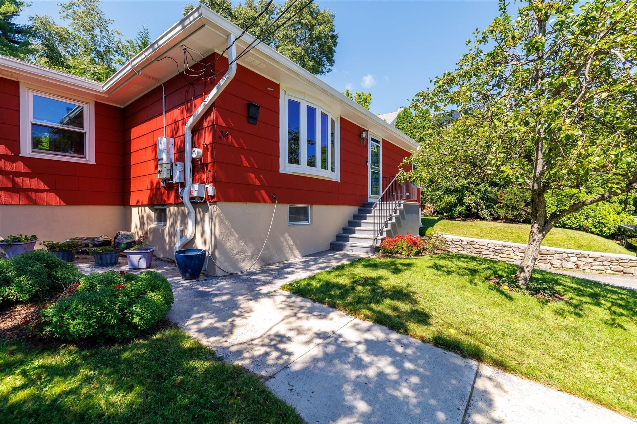 Single Family Residence at 34 Evelyn St, Worcester MA 01607, Worcester, photo 4 of 41