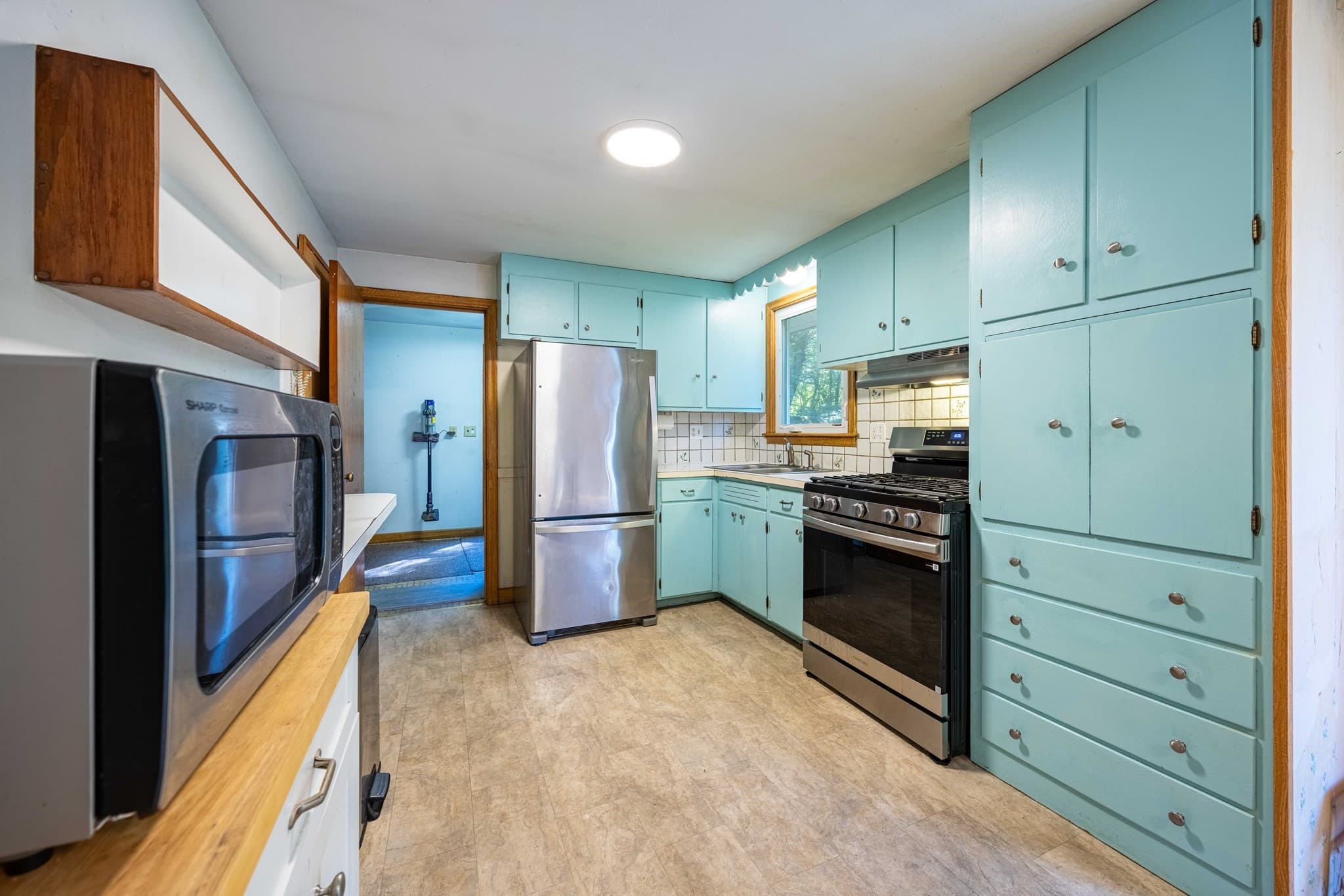 Single Family Residence at 4 Virginia Road, Medway MA 02053, Medway, photo 12 of 37