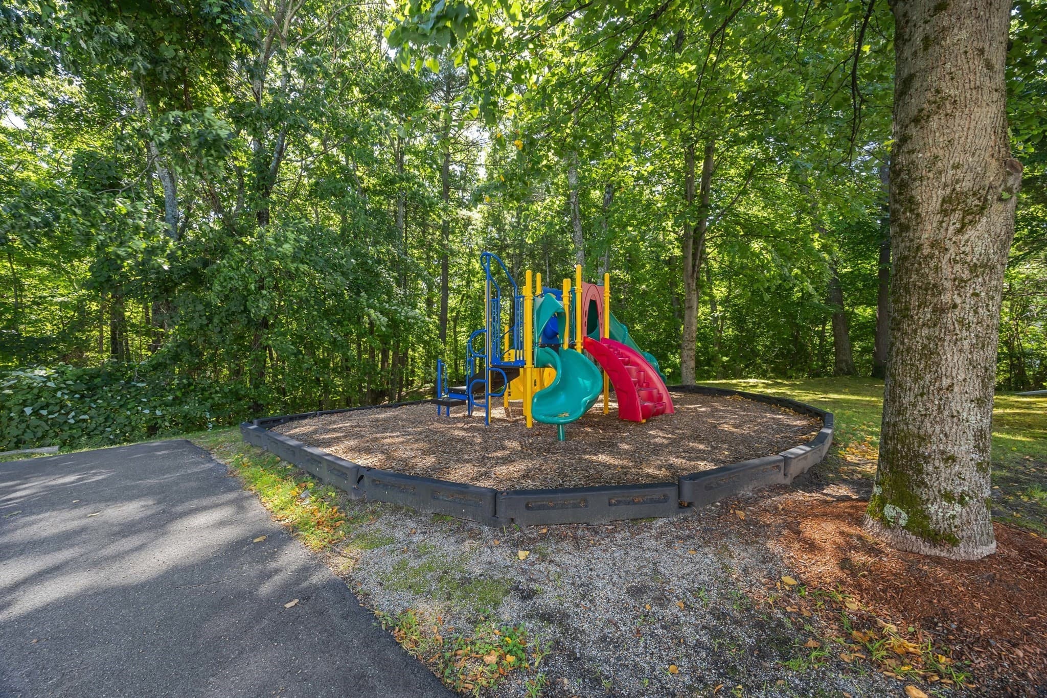 Condominium at 11 Towle Drive # 11, Holden MA 01520, Holden, photo 28 of 32
