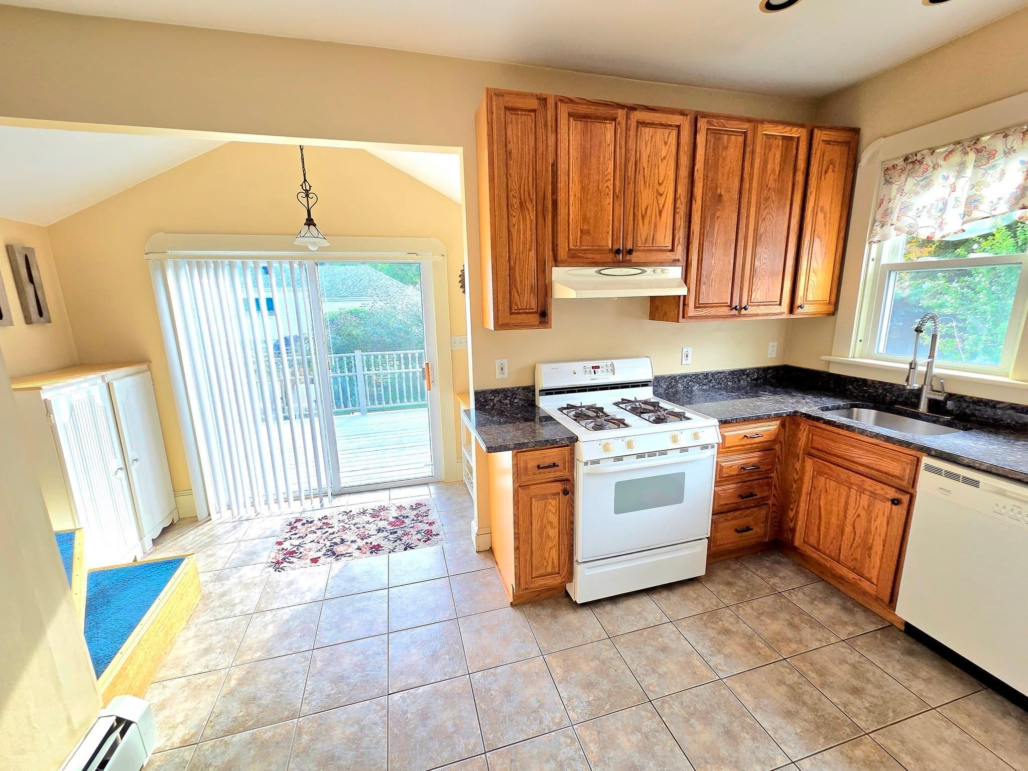 Single Family Residence at 42 Byron St, New Bedford MA 02740, New Bedford, photo 6 of 25