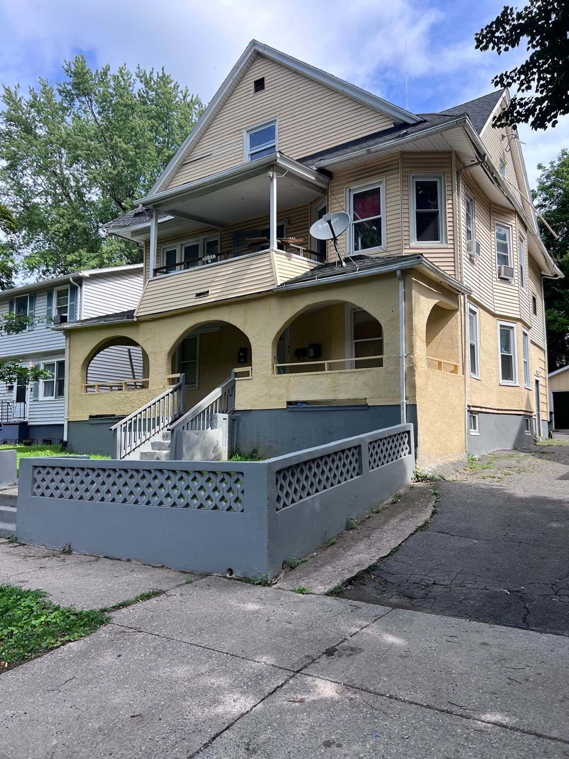 195-197 Massaoit St., Springfield MA 01107