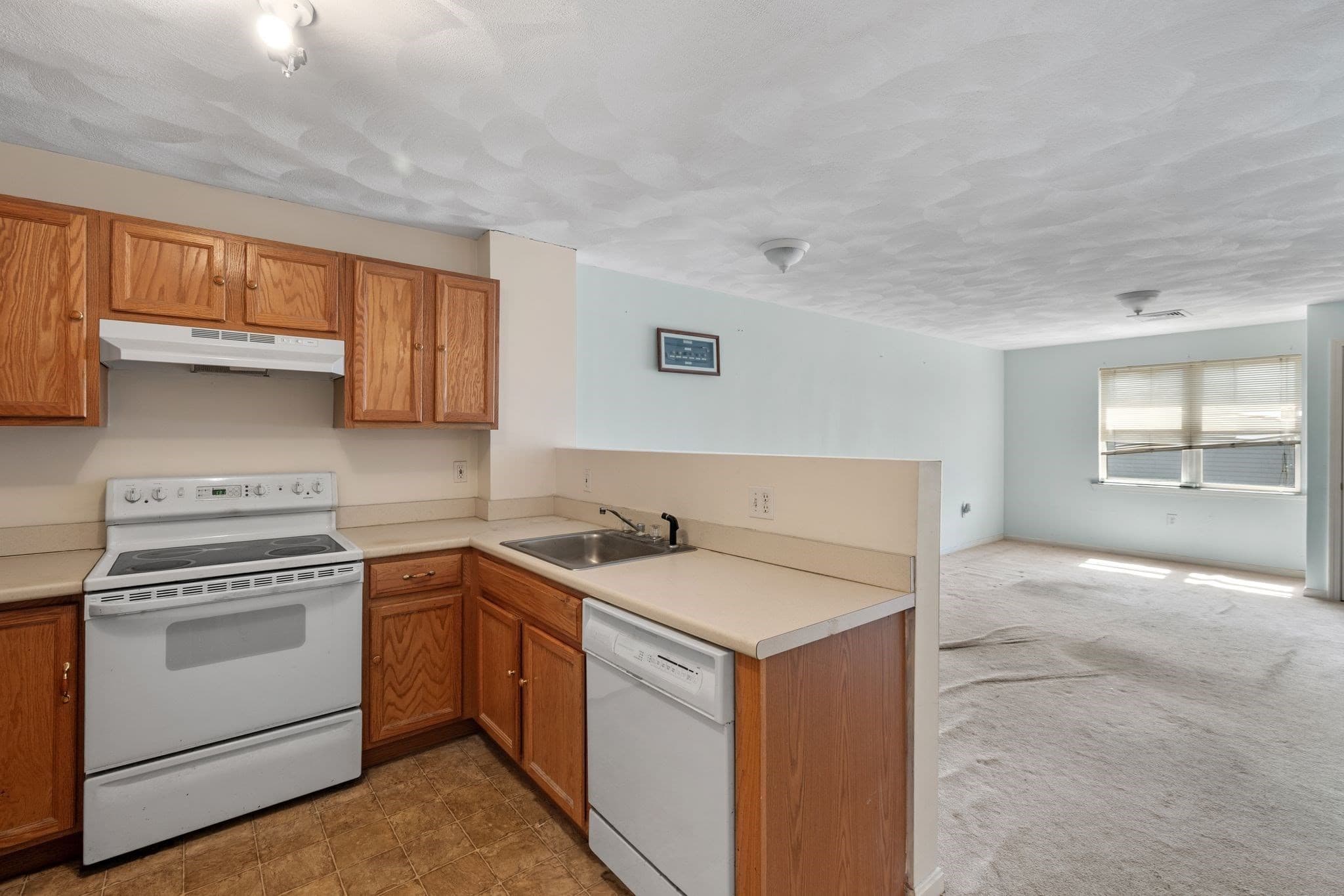 Condominium at 107 Foster St # 304, Peabody MA 01960, Peabody, photo 3 of 19