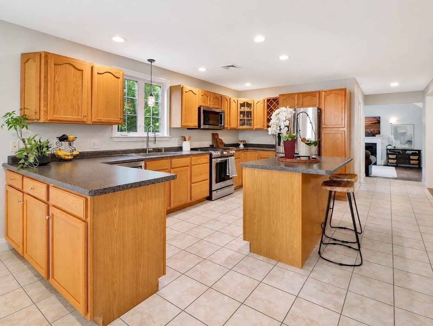 Single Family Residence at 38 Parris Farm Rd, East Bridgewater MA 02333, East Bridgewater, photo 6 of 42