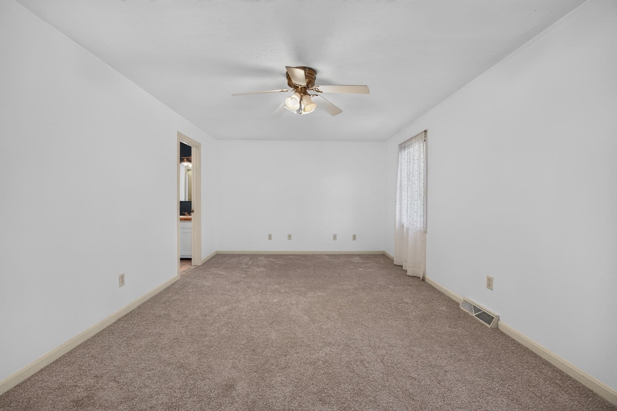 Single Family Residence at 126 Orton Street Ext, Worcester MA 01604, Worcester, photo 16 of 32