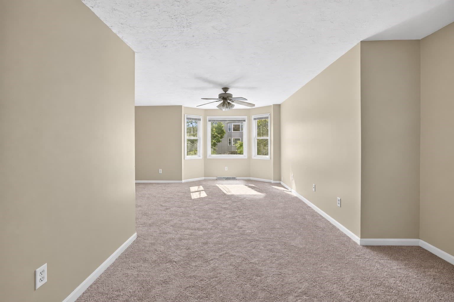 Single Family Residence at 126 Orton Street Ext, Worcester MA 01604, Worcester, photo 9 of 32