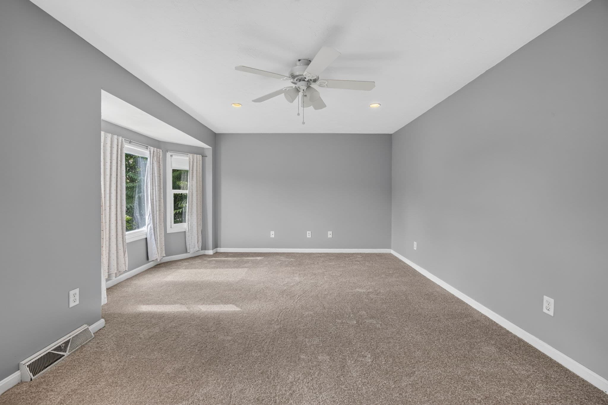 Single Family Residence at 126 Orton Street Ext, Worcester MA 01604, Worcester, photo 14 of 32