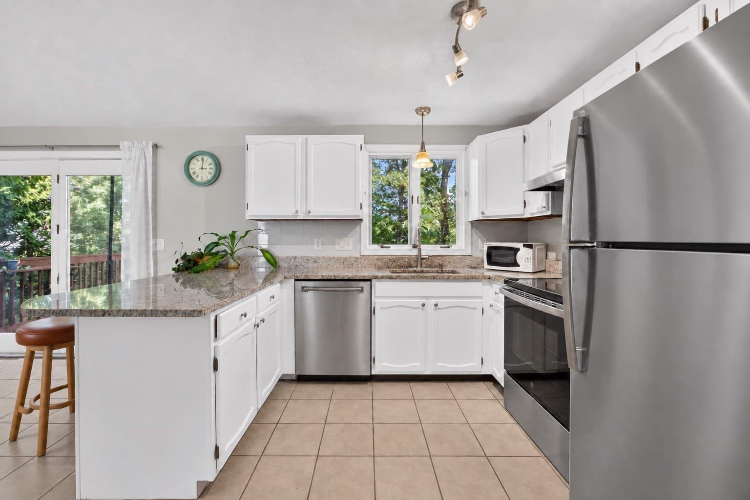 Single Family Residence at 126 Orton Street Ext, Worcester MA 01604, Worcester, photo 4 of 32
