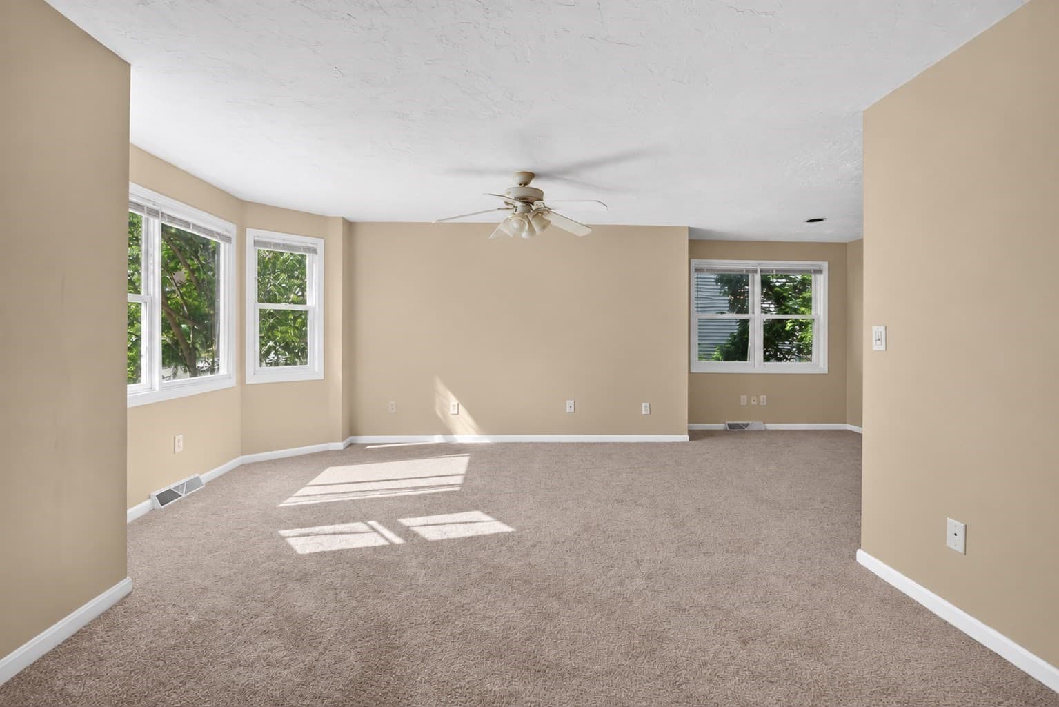 Single Family Residence at 126 Orton Street Ext, Worcester MA 01604, Worcester, photo 8 of 32