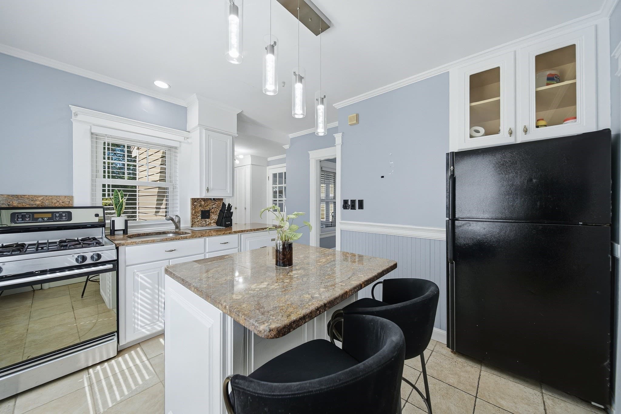 Single Family Residence at 125 Upham St, Lowell MA 01851, Lowell, photo 12 of 29